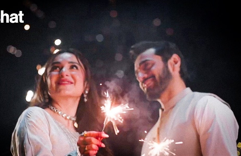 JustAYumHajGirl's tweet photo. A beautiful night like this 🥺✨😍

GUL DE PA ZULFO X YUMHAJ

✨❤️❤️❤️

[#TereBin. #WahajAli. #YumnaZaidi. #YumHaj]

[#Nishat. #FabricOfPakistan. #NishatBoutique. #NishatLuxury. #NishatSummer. #YumnaZaidi. #WahajAli. #GulDePaZulfo. #EidEdit] https://t.co/2dJPgdWOx8