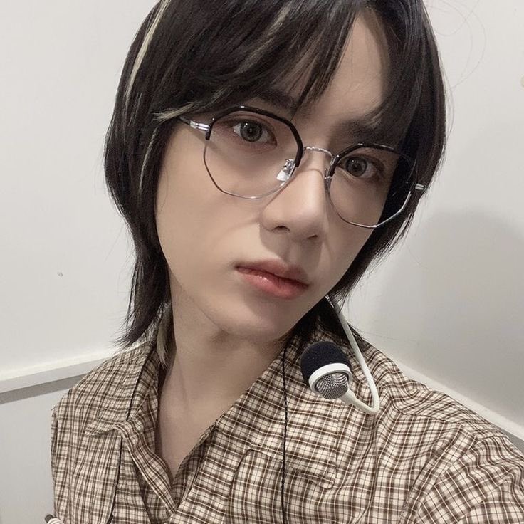tinyxvq tweet picture