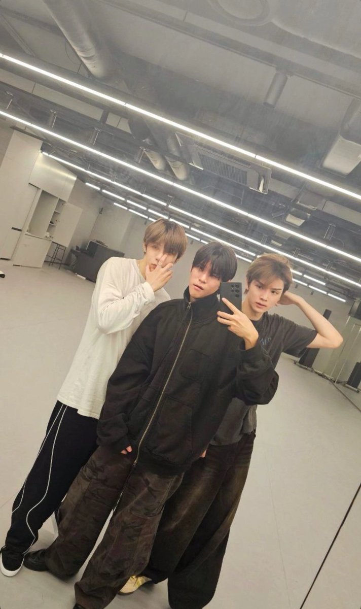 RIIZE_SUBS's tweet photo. 240229 #EUNSEOK 🌟Weverse Moments

"Practice done~~~ Briito what are you doing" https://t.co/vMtGbvzsde