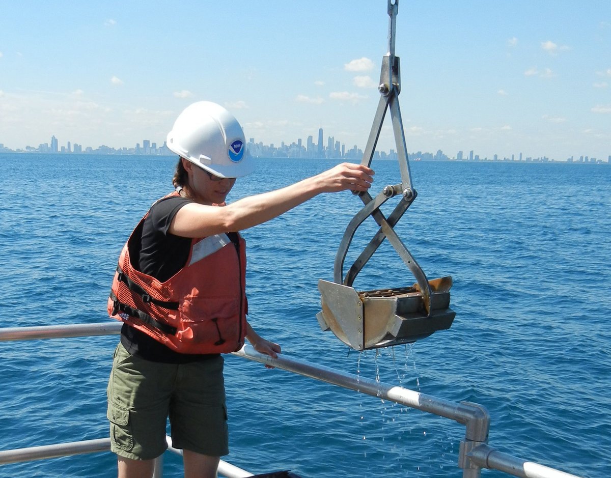 NOAA_GLERL's tweet image. From zebra mussels to invasive carp, GLERL researches a variety of key #InvasiveSpecies to learn how they impact the #GreatLakes ecosystem &amp;amp; economy. Our findings inform management decisions that support infrastructure, fisheries, recreation &amp;amp; more. glerl.noaa.gov/pubs/brochures… #NISAW