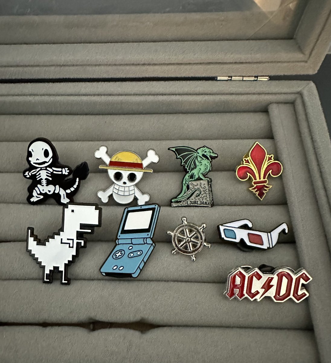 adreaskar's tweet photo. @sochar__ Figma logo would look great in my pin collection ✌️ https://t.co/s2NnrFtHyt
