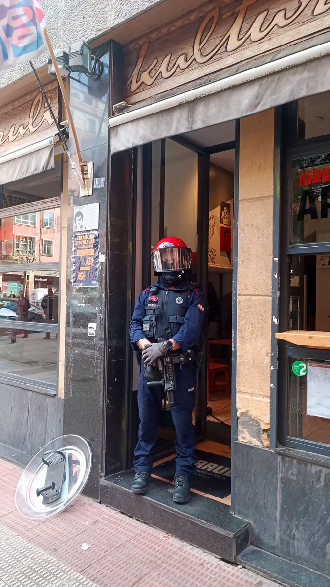 Hona hemen Erkorekak eta Ertzaintzak abenduaren 16an, Atletico Madrilen aurkako egunean, Kirrulin egindako mihaketak arrazoitzeko emandako azalpenak.

Noiz arte? Utzi Kirruli bakean!