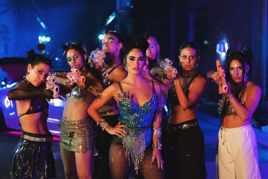 LaliPics01's tweet photo. Feliz cumpleaños a "Cómprame un brishito" 💎❤️
Temón que explota en vivo y con este video que tuvo la participación estelar de Damián Betular! ✨️
.
.
@lalioficial #LALI #LaliEsposito #LaliTour #ComprameUnBrishito #LaliMusica #LaliPop #LaliPics 💋 https://t.co/DaBdbUCxN0