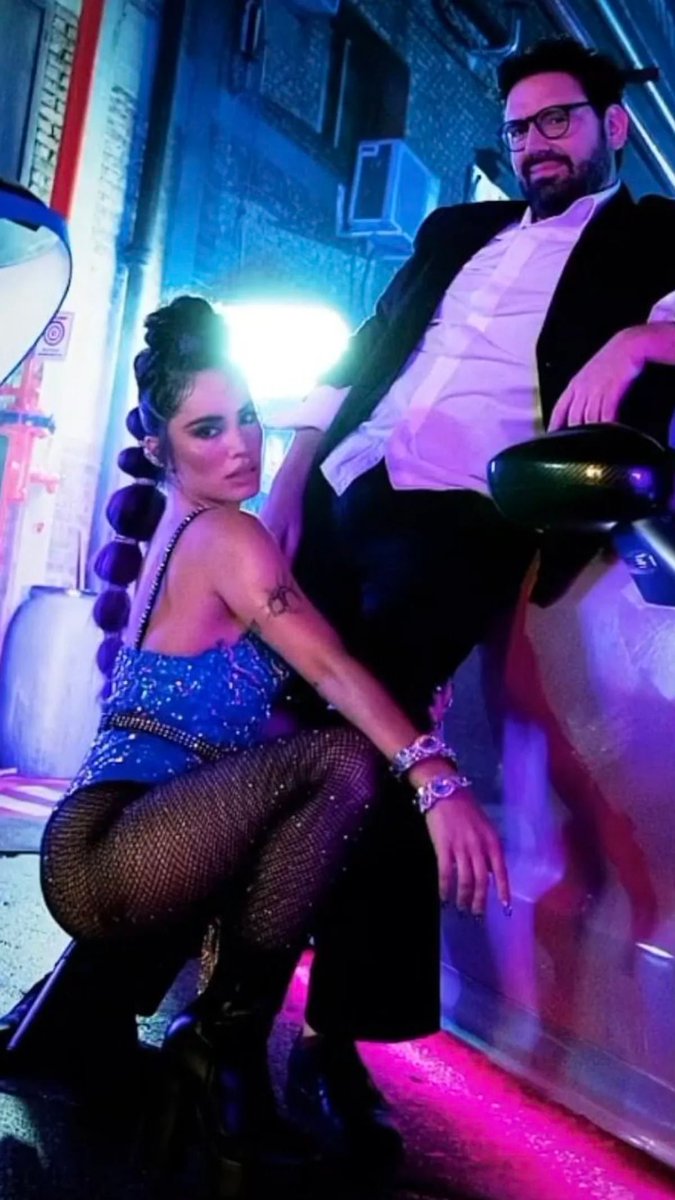 LaliPics01's tweet photo. Feliz cumpleaños a "Cómprame un brishito" 💎❤️
Temón que explota en vivo y con este video que tuvo la participación estelar de Damián Betular! ✨️
.
.
@lalioficial #LALI #LaliEsposito #LaliTour #ComprameUnBrishito #LaliMusica #LaliPop #LaliPics 💋 https://t.co/DaBdbUCxN0