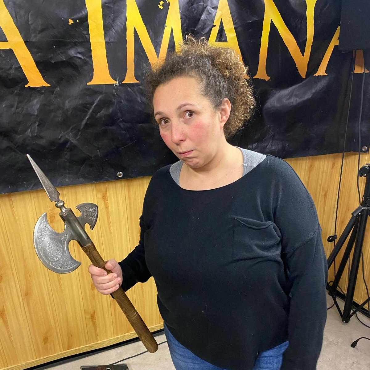 Esta es la cara que se te queda cuando limpiando el local de ensayo aparece un hacha y nadie sabe porque, cómo ni cuando... 

😂😂😂😂😂😂

#VITAIMANA #SACANDOMIERDA #VI