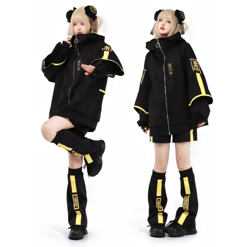 Belchic7's tweet photo. 暗闇で光るサブカルジャージが可愛すぎる🥺🖤