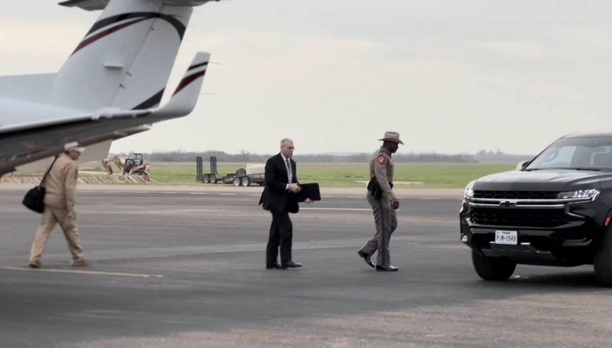 jenny wagnon courts (@jwagnoncourts) on Twitter photo TX DPS Director Steve McCraw arrives in Uvalde. Expected to meet with grand jury investigating police response to Robb Elem shooting in 2022
<a href="/ProducerIsh/">Ismael Estrada</a> <a href="/HannahJPrince/">Hannah Prince</a> <a href="/ABC/">ABC News</a> TX DPS Director Steve McCraw arrives in Uvalde. Expected to meet with grand jury investigating police response to Robb Elem shooting in 2022
<a href="/ProducerIsh/">Ismael Estrada</a> <a href="/HannahJPrince/">Hannah Prince</a> <a href="/ABC/">ABC News</a>