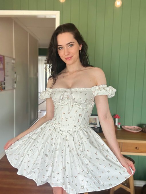 New dress makes me feel like a princess 💕 https://t.co/XjJNVyDHv9