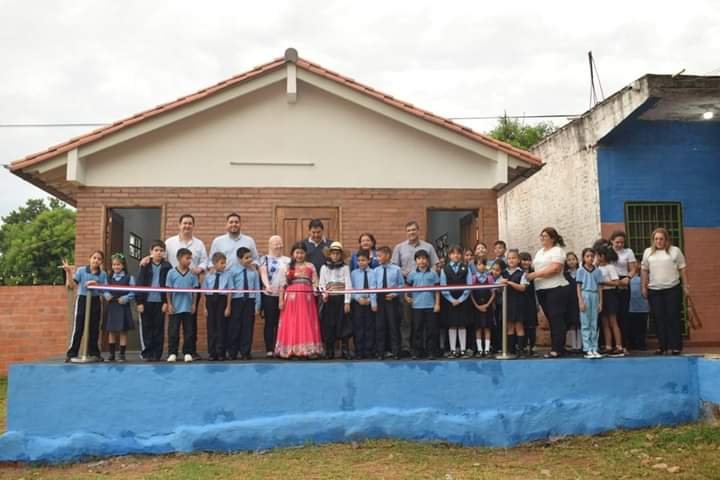 LisCarGa's tweet photo. En la Escuela Julio Cosme Gutierrez, Barrio Villa Bonita de Villa Elisa se ha construido e inaugurado un módulo de Baño Sexado, con recursos del FONACIDE-2023. 🇵🇾🇳🇬 https://t.co/9uvgz5luOb