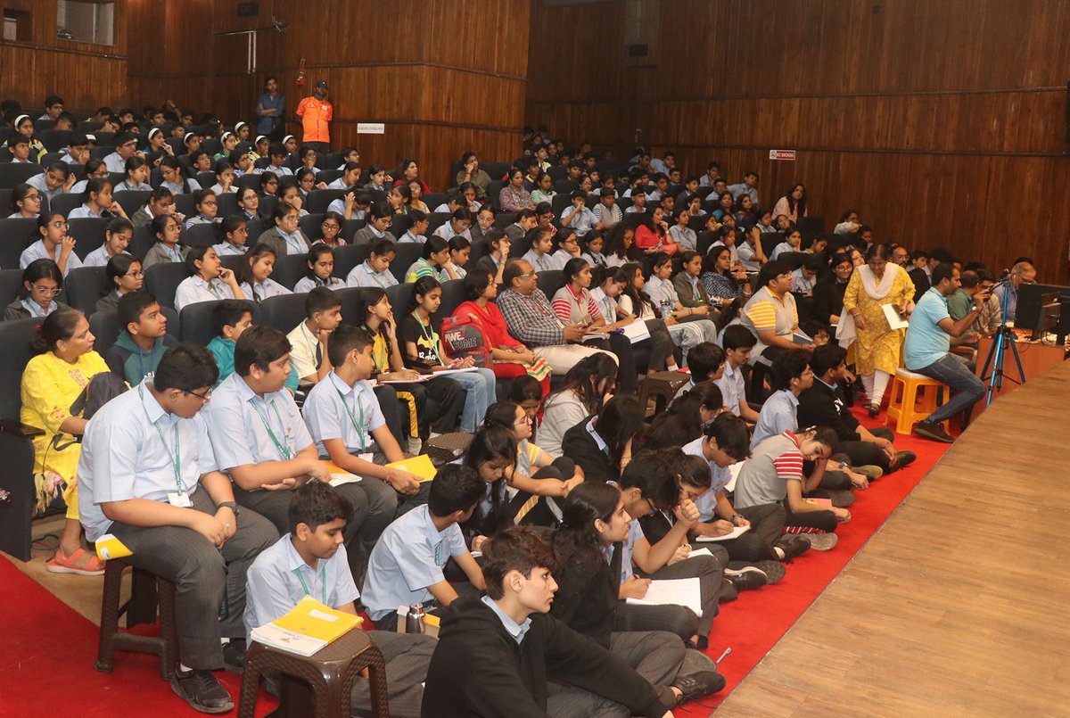 ncsmgoi's tweet image. Glimpses of #NationalScienceDay Celebration at @NSCMumbai, a unit of @ncsmgoi, @MinOfCultureGoI, on February 28,2024.

A #PopularScienceLecture was delivered by Professor M. N. Vahia, Retired Scientist, @TIFRScience.

#CVRaman #BetiBachaoBetiPadhao #Mumbai #Maharashtra @PIBMumbai