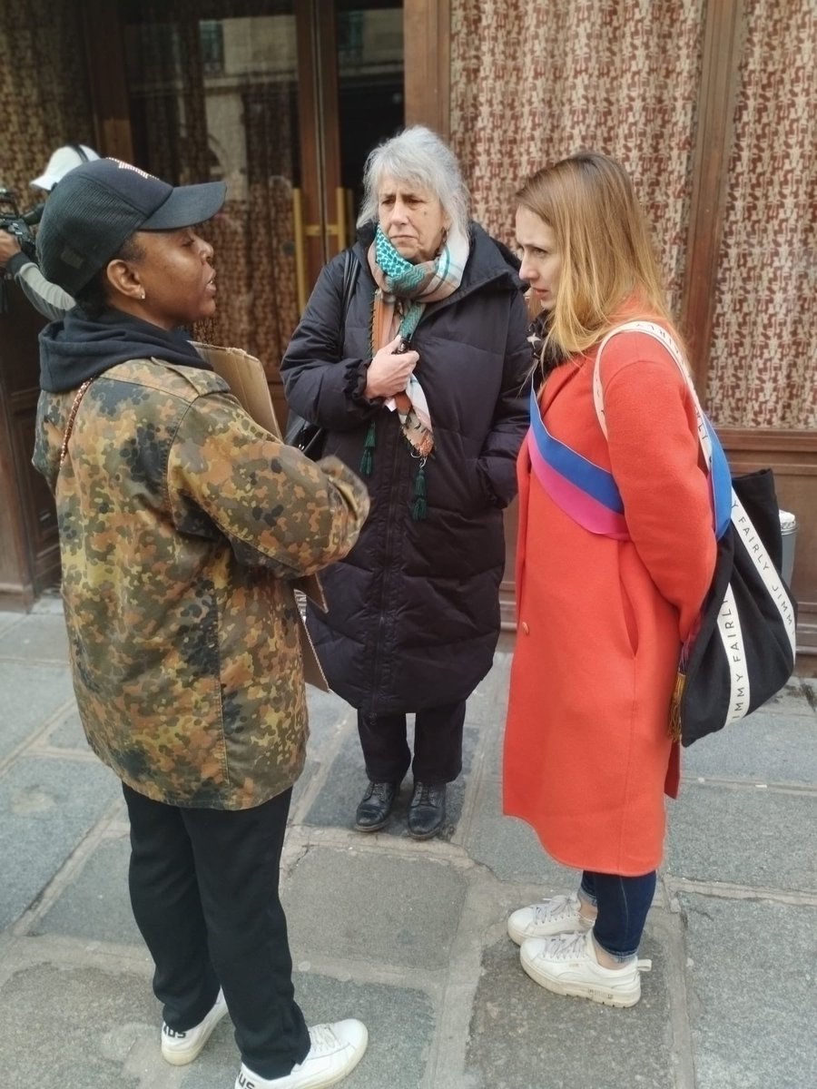 EluesPCFParis's tweet photo. Aux  côtés des salarié.e.s des entreprises du groupe Colisée International pour défendre leurs droits. 

En grève depuis le 1er février, il est grand temps que le groupe réponde aux revendications des salarié.e.s pour de meilleures conditions de travail. https://t.co/czNkNzX7Rz