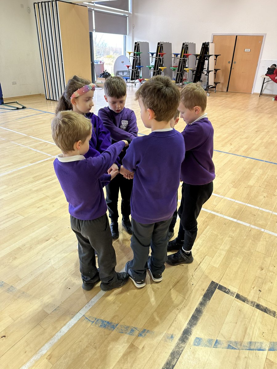 Laura - Big Heart, Little Minds C.I.C. (@bigheartwl) on Twitter photo Another after school session with <a href="/southdaleps/">Southdale Primary School and ELC</a> .
We are learning how our brain processes emotions & impacts behaviour; fight, flight, freeze.
We worked on communication and active listening 🧠👂🗣️ through fun challenges 👌🏻
#southdaleHWB
#communitypartners Another after school session with <a href="/southdaleps/">Southdale Primary School and ELC</a> .
We are learning how our brain processes emotions & impacts behaviour; fight, flight, freeze.
We worked on communication and active listening 🧠👂🗣️ through fun challenges 👌🏻
#southdaleHWB
#communitypartners