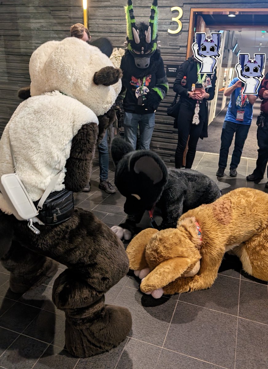 I did not manage to suit much at #NFC2024 unfortunately, but I am really glad to have run into Iris and Mausie when I did!

Thanks to <a href="/huskygems/">Gem ✨</a> for the pictures!