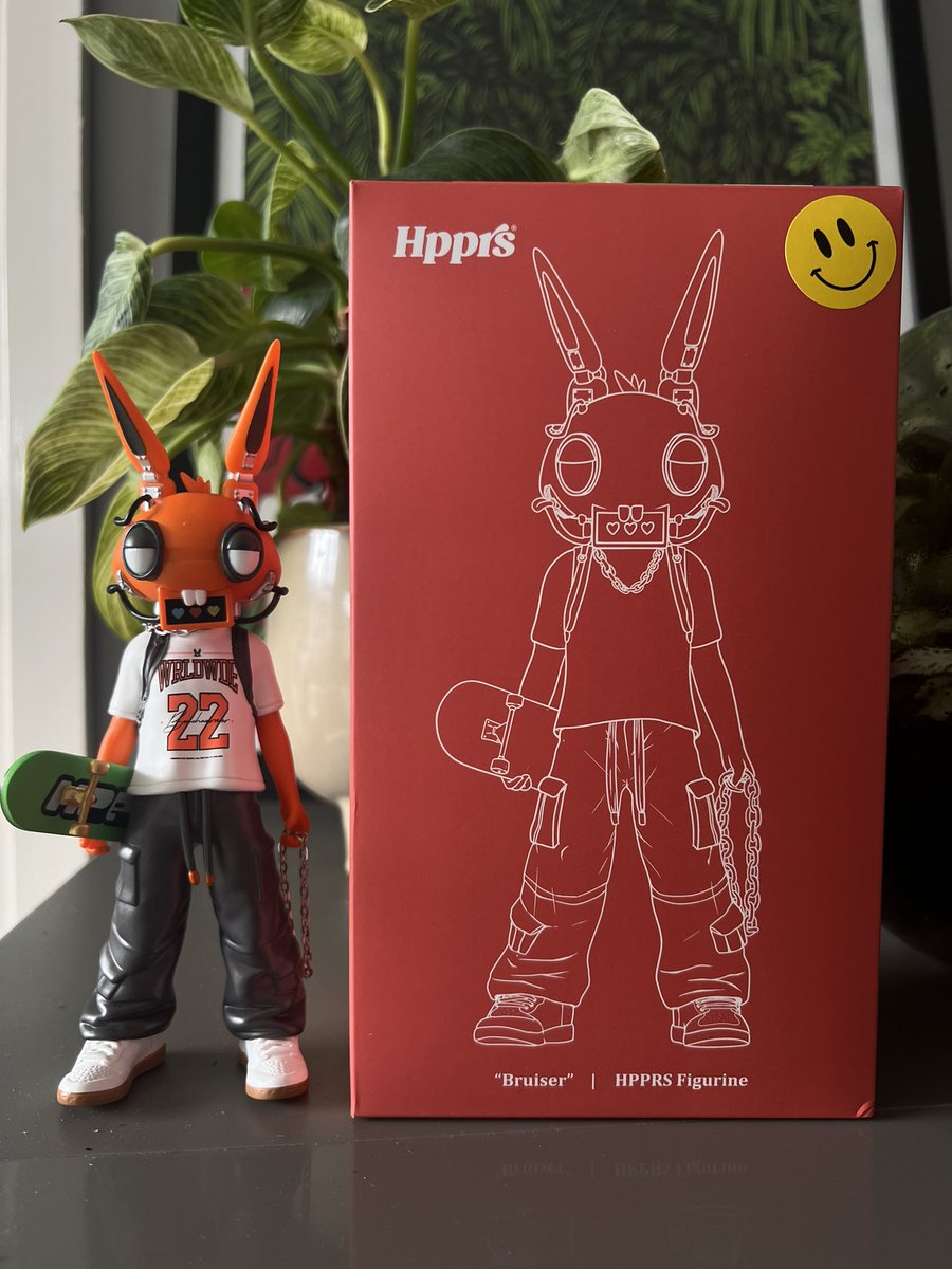 Pretty excited about this <a href="/HPPRSWRLDWDE/">HPPRS 🥕</a> collectible by <a href="/shakkablood/">SHAKKABLOOD</a>!🔥🐰 

That moment when digital becomes physical, love to collect these items!
