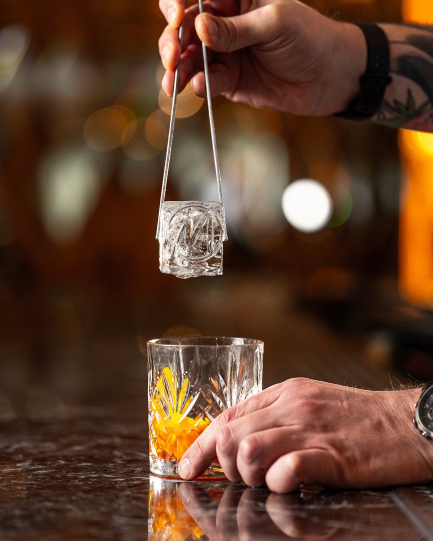 MetMayfair's tweet photo. It’s all about the details 🥃✨

18+ | https://t.co/20aQeuObAW | https://t.co/B4P6K6pXCd

#mayfair #london #casinoslondon #mayfaircasinos #themetropolitan #themetmayfair #mayfairrestaurant #restaurantcasino #londondining #casinogaming https://t.co/l4DOMjAK9c