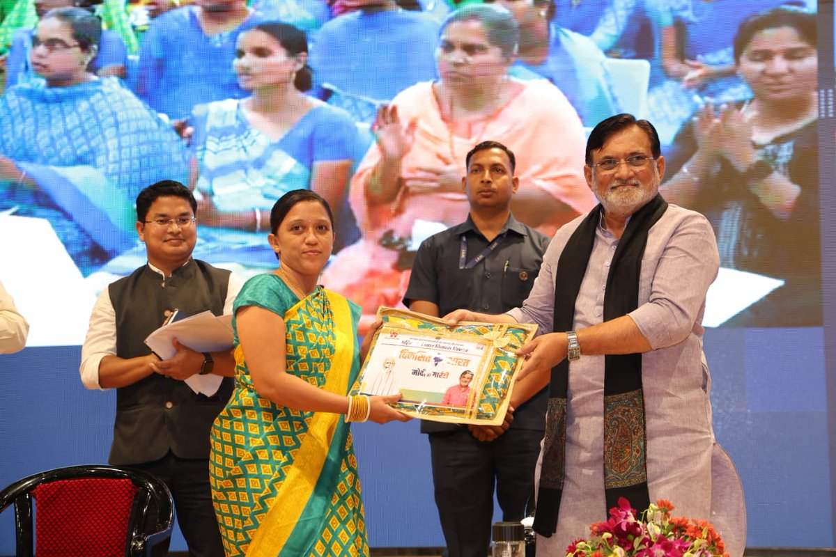 NHMDNHDD's tweet image. Gratitude to PM Shri Narendra Modi @PMOIndia  @narendramodi for Anganwadi Worker and ASHA Sammelan.
Empowering ASHA Workers: Recognizing Dedication, Inspiring Change.
 #ASHAWorker #PMnarishakti  #EmpoweringWomenWorkforce