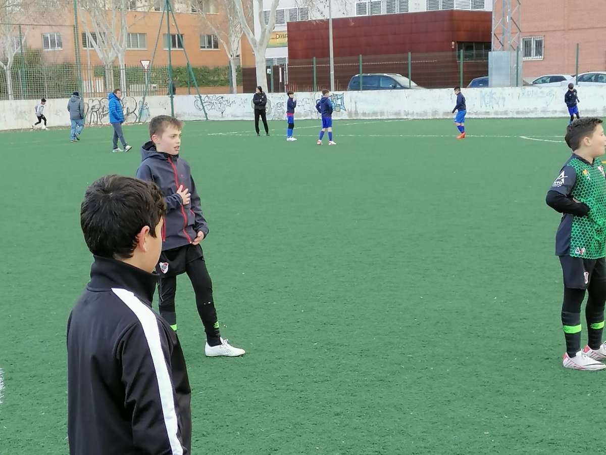 River_fuenes's tweet photo. Pequeños gigantes conquistando el campo con su energía y determinación. 💪⚽️ #JóvenesPromesas #FuturosCampeones https://t.co/kgsJ2Za4bA
