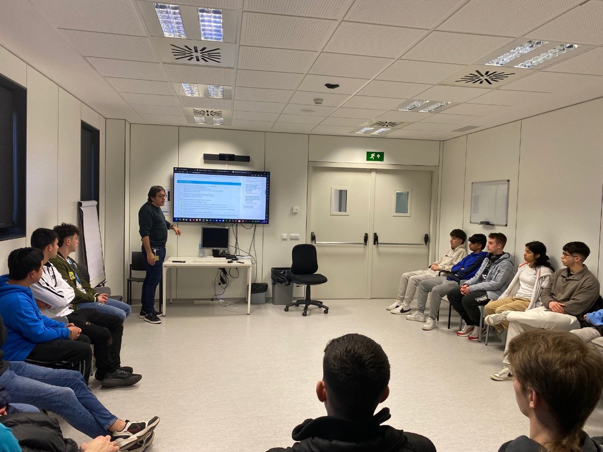 👫Ens han visitat estudiants del CFGS en Administració de sistemes informàtics en xarxa de l’<a href="/inslacetania/">Institut Lacetània</a> i els hem donat a conèixer els sistemes d’informació a #althaiamanresa: arquitectura, comunicació, seguretat, IA, IoT, cloud...

Contents d'haver-vos-ho ensenyat! 🙋‍♂️

#TIC