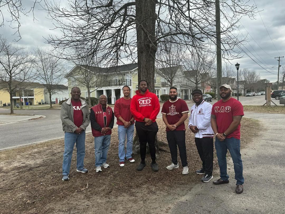 sep_kapsi1911's tweet image. Brothers of the Charleston (SC) Alumni Chapter partnered with the NPHC Charleston Chapter to volunteer at the Community Resource Center, a local organization.
🔄 @kappasofcharleston
#kapsi1911 #sepkapsi1911 #5thobjective #community #service