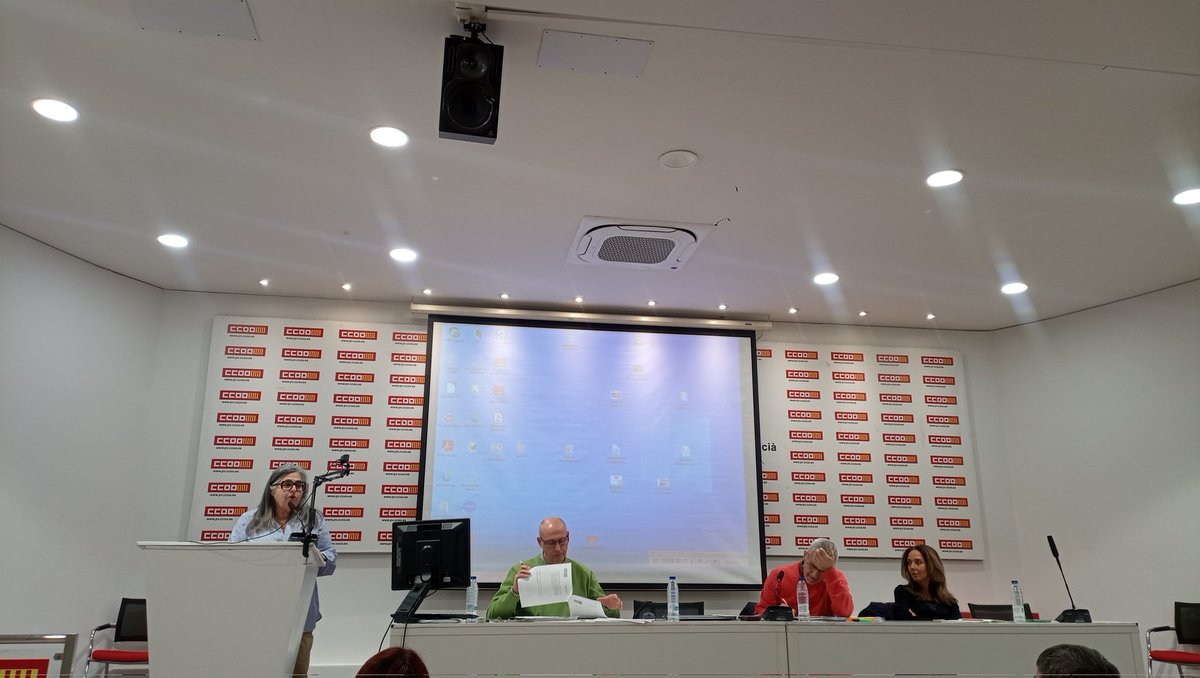 ccoo_perello's tweet photo. Al Consell Federal de la @fscccoopv, intervé @pilar_ccoo en l'informe general. Posem en comú l'activitat sindical de tot el País Valencià per fer un sindicat més fort, més vertebrat i dedicat a la defensa de la classe treballadora. https://t.co/lLGErKeWF5