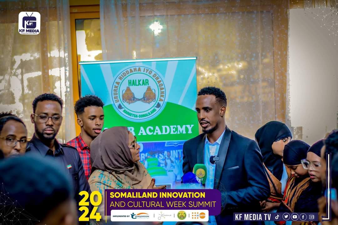 halkar_academy's tweet photo. Gudoomiyaha Ururka Halkar Academy Samatar Jama Maygaag

Farxad weyan bey i tahay in masuulinta iyo madaxa dalku iga dhagystaan inan uga war bixiyo marxadala iyo tacbka badan ee uu so maray ururka Halkar academy, 
@Shaqodoonorg @HarHub https://t.co/krAs81qYiT