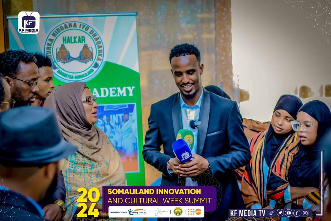 halkar_academy's tweet photo. Gudoomiyaha Ururka Halkar Academy Samatar Jama Maygaag

Farxad weyan bey i tahay in masuulinta iyo madaxa dalku iga dhagystaan inan uga war bixiyo marxadala iyo tacbka badan ee uu so maray ururka Halkar academy, 
@Shaqodoonorg @HarHub https://t.co/krAs81qYiT