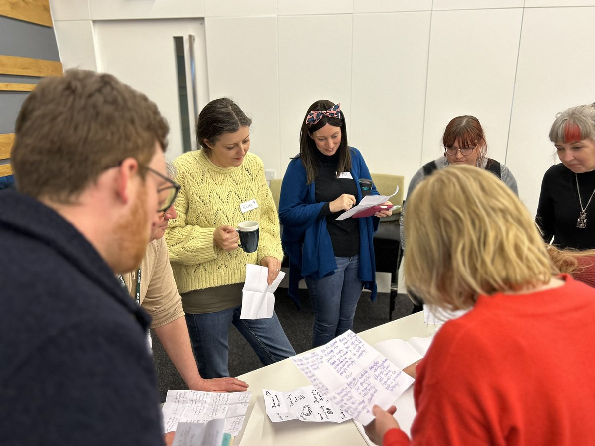 AlyMcKechnie's tweet photo. Pollination in action π so pleased to be here with some new and some familiar faces to this space. Already conversing and buzzing around the room allowing themselves space and time for thinking about idea of How do we progress social care? #gatheringthreads #hivemind https://t.co/vVKmfs1Hr1