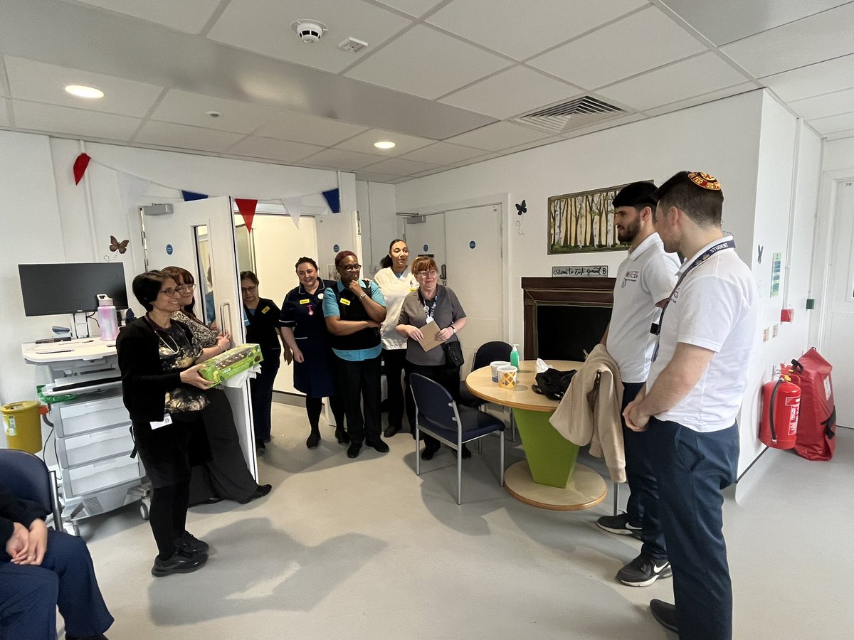 I am a very proud educator right now 🥲 My brilliant #EDDM students finish their first placement tomorrow and what amazing progress they’ve made! The entire MDT on their ward have been so impressed and grateful for the difference they’ve made to our patients 💙 a huge well done👏🏼