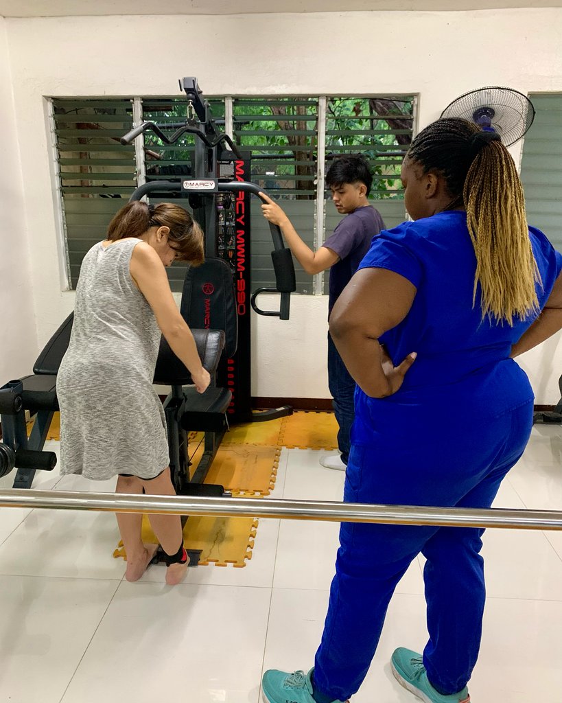 projectsabroad's tweet image. Meet Occupational Therapy Intern, Mckenzie! She's been bringing plenty of joy to the Philippines in her colourful scrubs 🌈 

Learning from the best, Mckenzie has been helping people overcome challenges and regain their abilities! 

#ot #internabroad #healthcare #internship