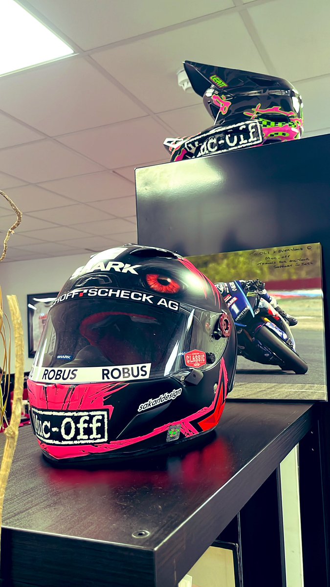 muc_off's tweet photo. #officepics #customlid https://t.co/vwXXtSbefY