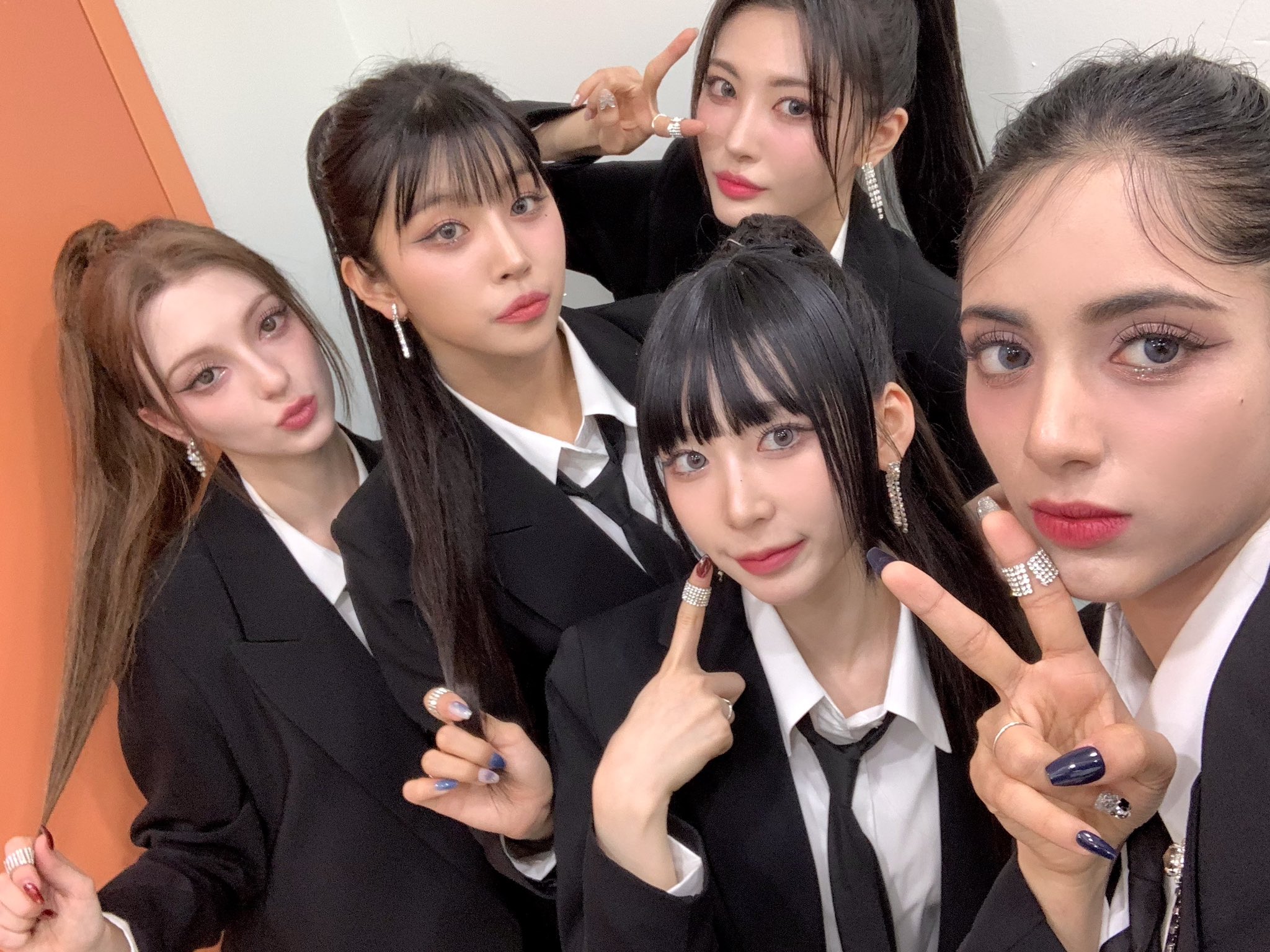 GHbFB7XbcAE0XNk?format=jpg&name=large