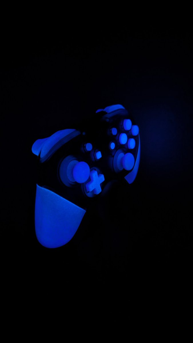 casting_studio_'s tweet photo. I also make custom casted pro controllers. This client wanted buttons/grips/sticks to match her favorite nail polish color but also to have glitter and a glow in the dark effect! Made it happen for her! Please DM if you have any custom controller inquiries! https://t.co/wghqAS8FIp