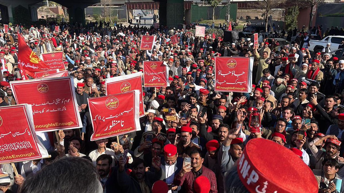 NomanSherpsf's tweet photo. عسکري پارلېمنټ نامنظور
#EnoughIsEnough
#StopReligiousExtremism
#StopStateTerrorism https://t.co/p5AsPx0rFK