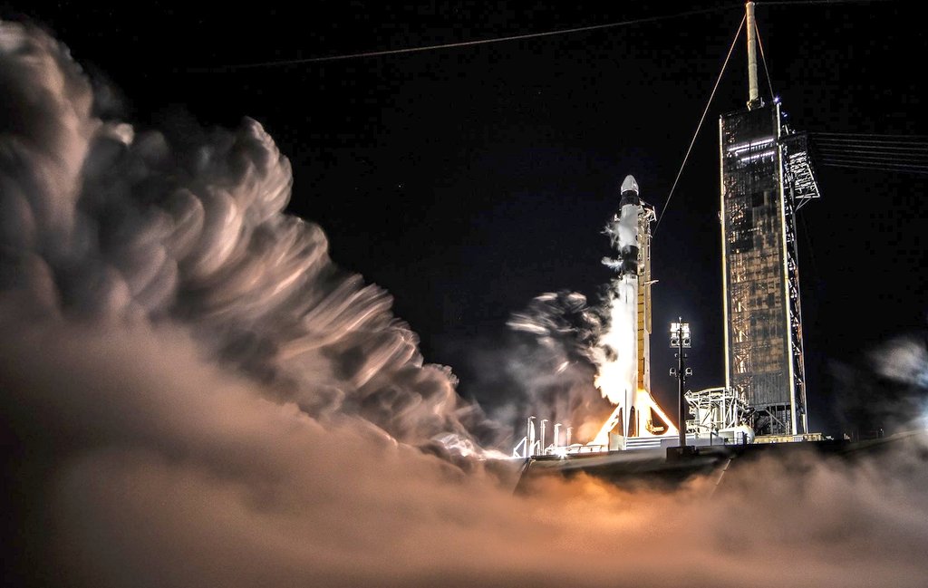 Wasit_Kh's tweet photo. Static fire test of our next @NASA astronaut flight
#elon #Musk #Space #spacex #Rockets #fypシviral https://t.co/J18ps440QP