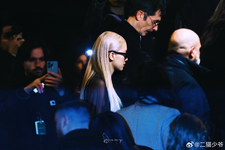 음 존멋 
ROSÉ AT YSL PFW24
#ROSÉxSaintLaurent #ParisFashionWeek