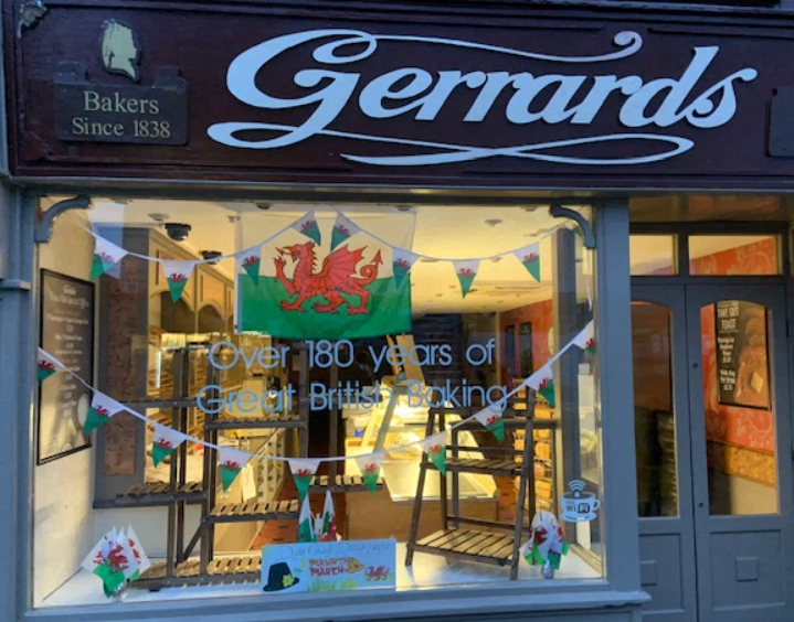 fcc_markets's tweet photo. Geat cefnogaeth gan fusnesau'r Wyddgrug ar gyfer Dydd Gwyl Dewi.
Geat support from Mold businesses for St David's Day.
Siop yr Siswrn, Hope house, The Book shop & Gerrards.
Mae mwy i ddod!
There's more to come!
@walesdotcom @fflintawrecsam
#randomactofwelshness https://t.co/SziUvgCY6y