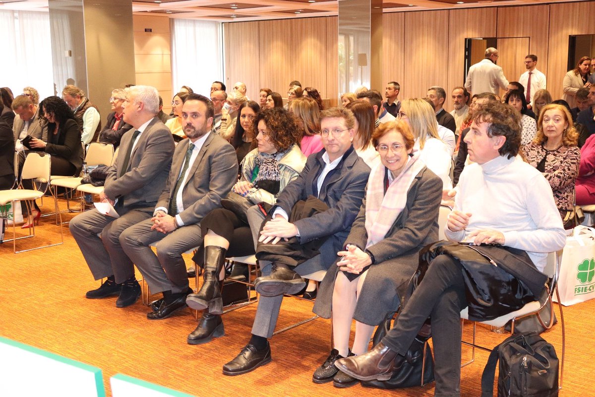 FSIE_CV's tweet photo. 🔊🍀En nombre de todo el equipo de FSIE CV, queremos agradecer la presencia de los representantes de @feceval_cece, @escacv, @_acade y @LA_UCEV en nuestro VII Congreso Autonómico.🔊🍀
#FuturFSIE
#FuturoFSIE https://t.co/N0QPpOzHd1