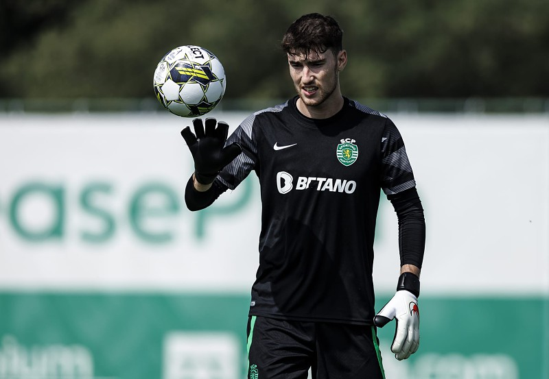 CabineSport's tweet photo. Franco Israel será titular contra o Benfica, diz Rúben Amorim. https://t.co/n13utyuvY9