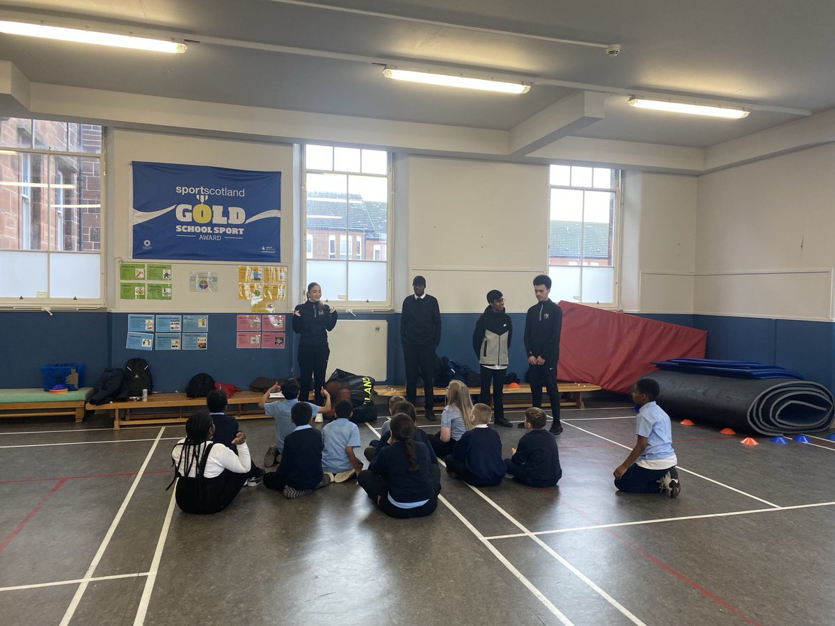 Fantastic lunchtime basketball 🏀 session ⁦@RoystonPrimary⁩ yesterday delivered by our ⁦@St_Rochs⁩ sports leaders 🙌 ⁦@PEPASSGlasgow⁩ ⁦@StRochsPEHWB1⁩ ⁦@PEPASS_Leaders⁩