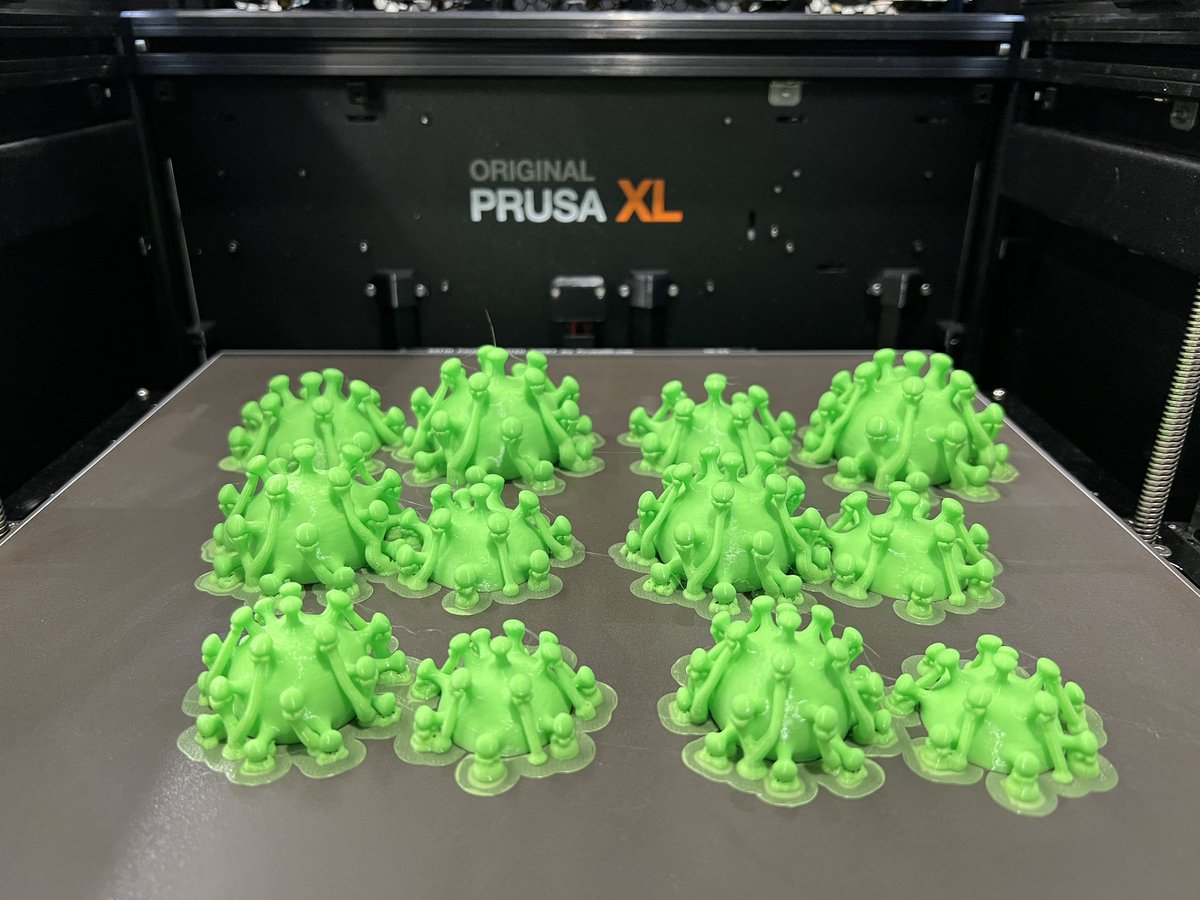 3D printing lots of things at once on the @Prusa3D XL! Covid virus models in 3 different sizes for a student medical project display. Organic supports in Prusa Slicer are really nice & easy to remove. #3dprinting #makerspace #makerspacelife
