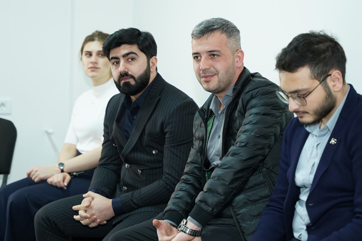 AkiabMmc's tweet image. AKİAB partnyorları “Satış Prosesində Tələbat Aşkarlamanın Önəmi” adlı seminarda!
HDC şirkətinin təlimçisi Eldar Əzizov sahibkarlara satış prosesindən tələbat aşkarlamanın önəmi haqqında məlumat verdi. 
#AKİAB #telim #eldarezizov #hdc #biznes