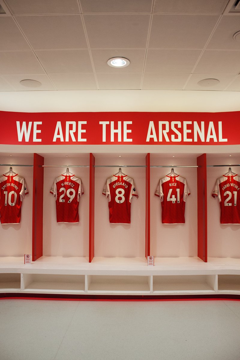 Recently our BCOMS South cohort visited the home of #Arsenal, The Emirates ⚽️ The day consisted of a tour of the dressing room, a pitch side walk and an experience in the press conference room 🔥 Unreal experience 👏 #AFC