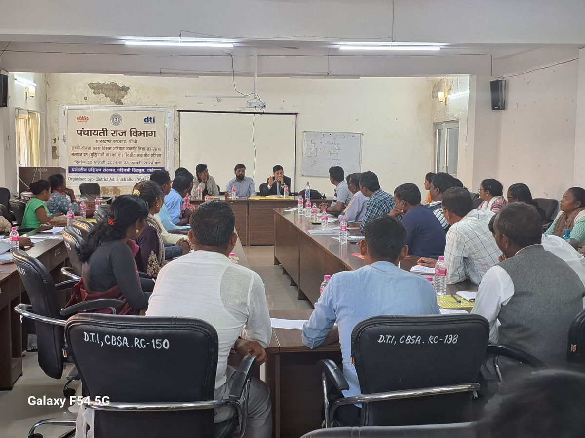 mopr_goi's tweet photo. Glimpses of training to the Gram Panchayat Facilitation Team #GPFT on People's Plan Campaign #PPC and Gram Panchayat Development Plans #GPDPs in #Jharkhand, with #Mukhiyas serving as master trainers to ensure the successful implementation of Gram Panchayat Development Plan #GPDP. https://t.co/p5ClOLvtP6