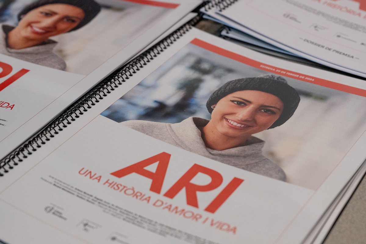 hospitalclinic's tweet photo. 🆕 Hoy hemos presentado el documental 'ARI, una historia de amor y vida', que cuenta la historia de Ariana Benedé y de cómo profesionales del #CLÍNIC-@idibaps desarrollaron el CAR-T en el hospital.
➕ Info 👉 https://t.co/fJt7yG6sxH
#ProjecteARI https://t.co/Ig7IE6w3ru