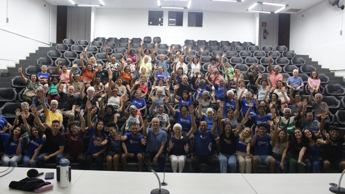 Estão abertas as matrículas para o Programa Envelhecimento Ativo, da EEFFTO/UFMG, que oferece atividades como Hidroginástica, Postura Funcional e Dança de Salão para público com mais de 45 anos.  Saiba mais em envelhecimentoativoufmg.com.br