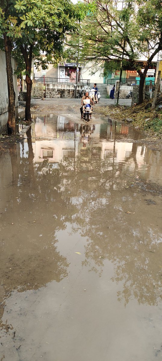 Oversmart work undr smart city by @cssmartcity/@commr_csmc. raised height of the new road (MIT flyover to railway track) & post rain water logging on internal roads. Can't walk across. Imagin mansoon rain situation. @Aurangabad_Page @MarathiDivya #aurangabad #sambhajinagar