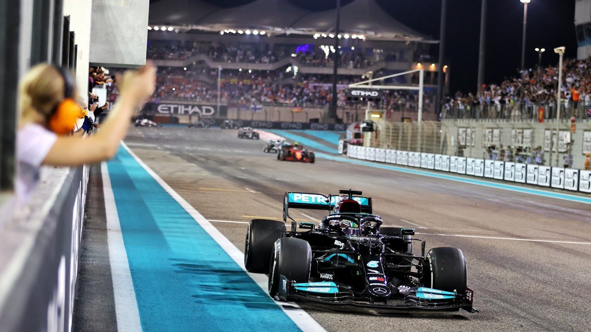 notracingpoint's tweet image. Lewis Hamilton's final 4 races of 2021 is the highest level any driver has ever performed at in the history of motorsport.

a thread🧵:👇