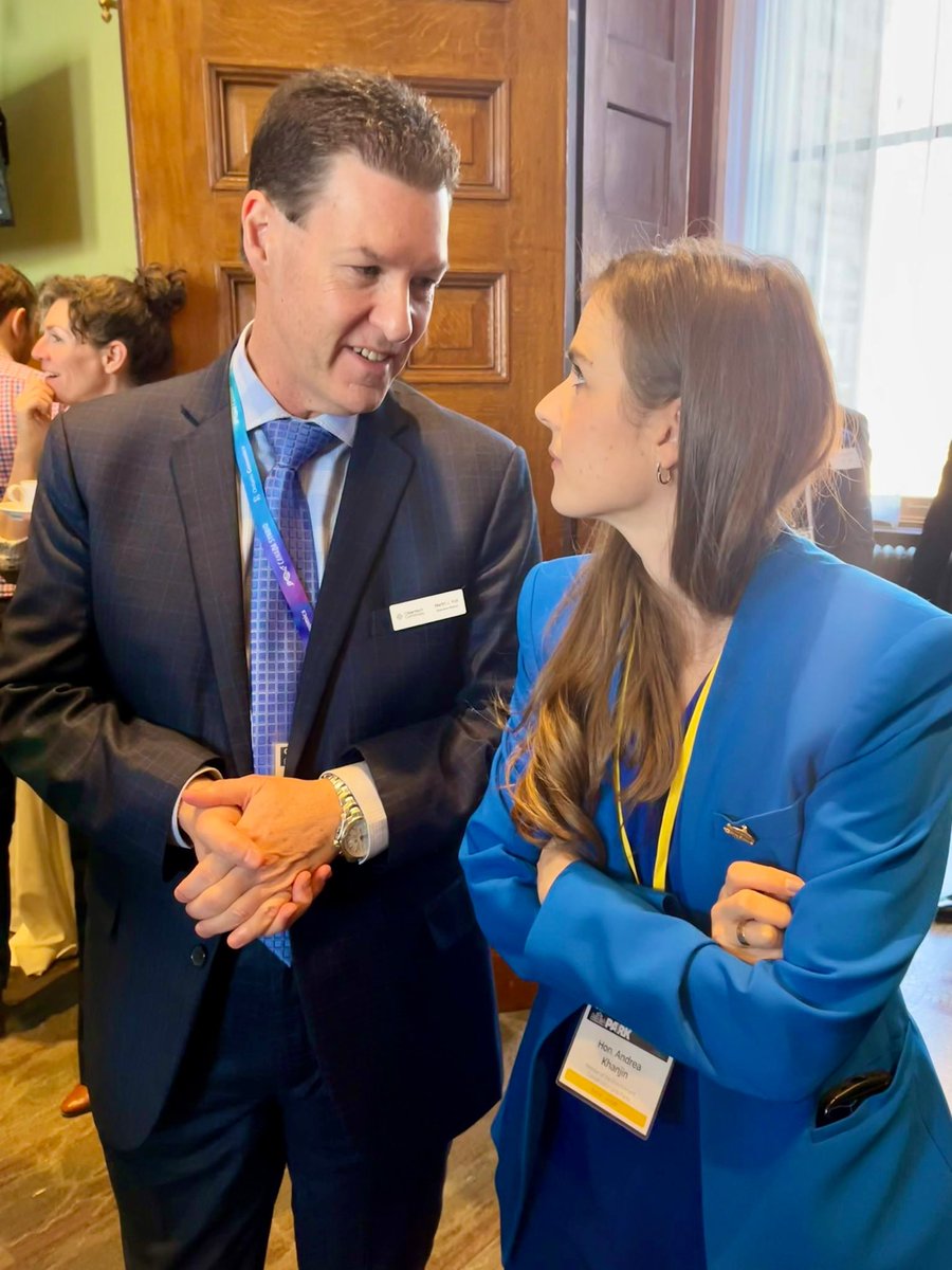 MartinJYuill's tweet image. It was a great pleasure to chat with Ontario Minister of the Environment @Andrea_Khanjin at Queen’s Park this week.

Thank you to @ontariogenomics for the “Genomics in the Park” showcase and supporting genomics-enabled products and technologies in the cleantech sector.