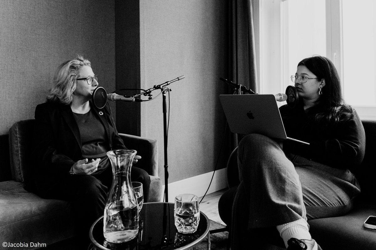 SvenjaSchulze68's tweet photo. Warum provoziert feministische #Entwicklungspolitik? Wieso geht es im #Sahel auch um unsere deutschen Interessen? Und was ist Unterwasser-Rugby? 

Meine Antworten im @zeitonline Podcast "Ehrlich jetzt?"🎧 Hier reinhören👇 
https://t.co/3rjNF7aZTw https://t.co/FZbs7gp2gM