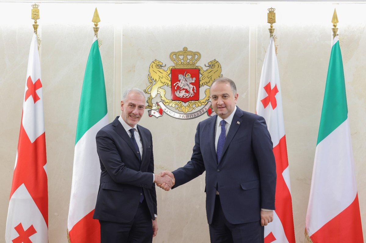 MoD Chikovani held an introductory meeting w/ Italian Amb to Georgia @maxdantuono & his deputy Ongoing programmes of a successful def cooperation b/w 🇬🇪 &🇮🇹 were discussed.The importance of high-level visits, involvement in Int Ex and Italy's contribution to SNGP were underlined